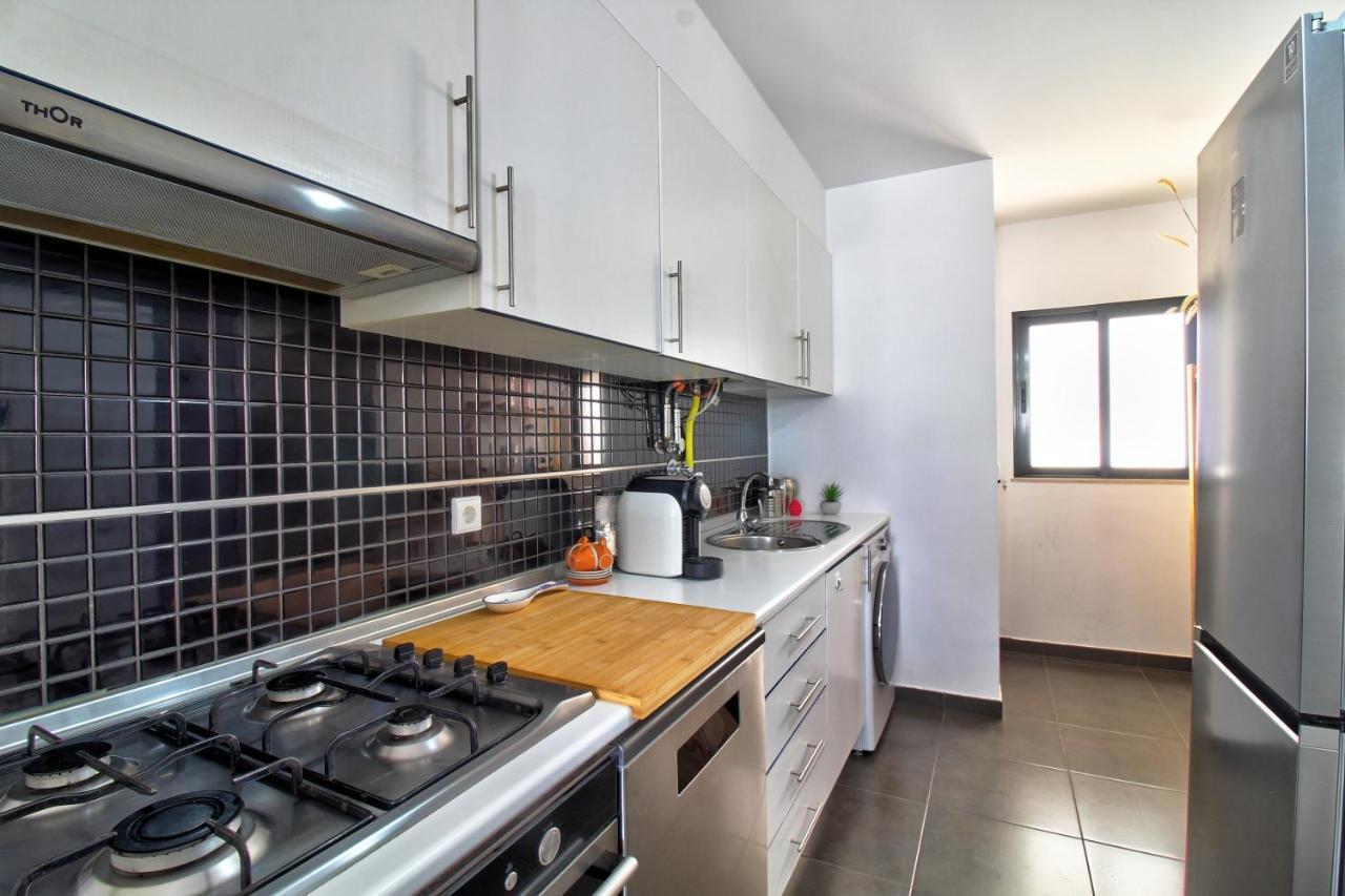 Апартаменты Center Location, Ac, Swimming Pool, And Parking Ольян Экстерьер фото