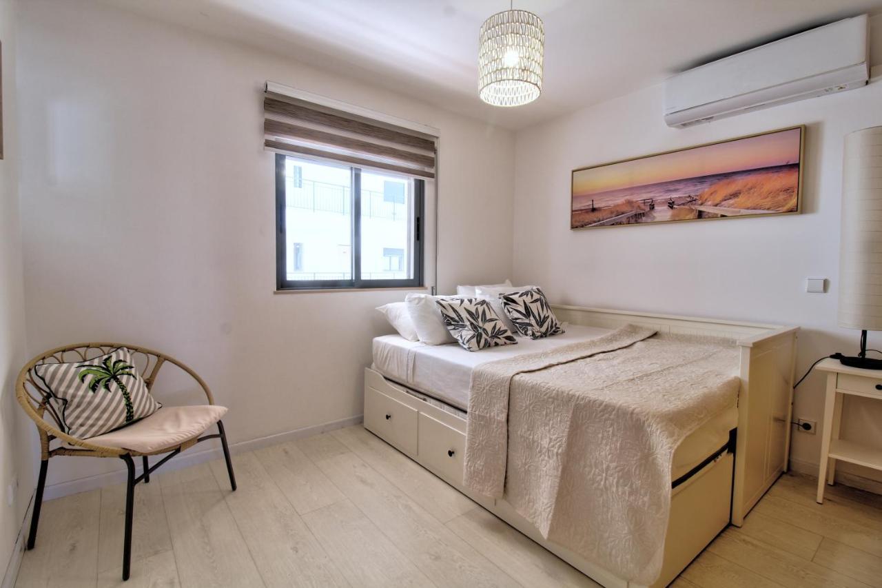 Апартаменты Center Location, Ac, Swimming Pool, And Parking Ольян Экстерьер фото